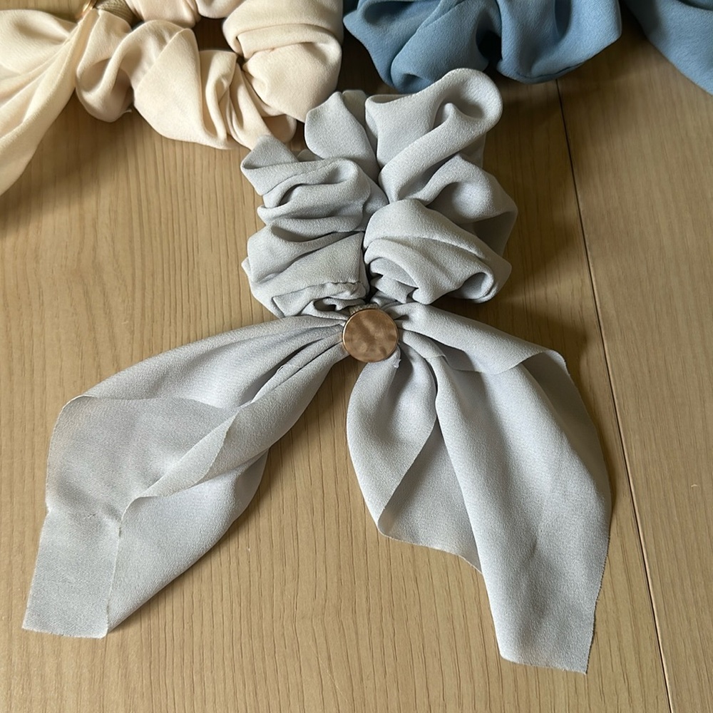 Express Bow Scrunchie Set - Picture 3 of 9